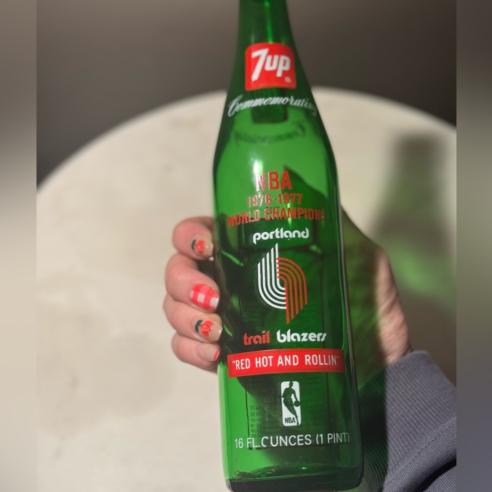 Vintage 1976-77 World Championship Portland Trailblazers 7up Glass Bottle